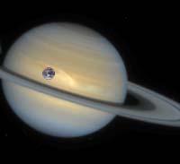 La Terre compare  Saturne