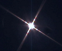 étoile artificielle à travers une passoire: © Rob in Space